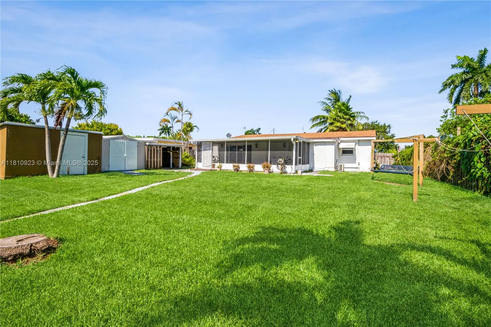 4697 SW 35th Ave