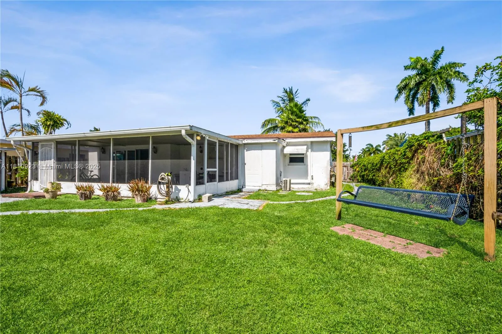 4697 SW 35th Ave