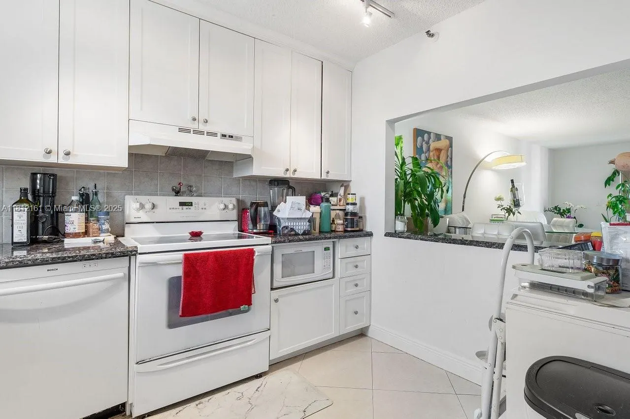9235 SW 8th St, #502