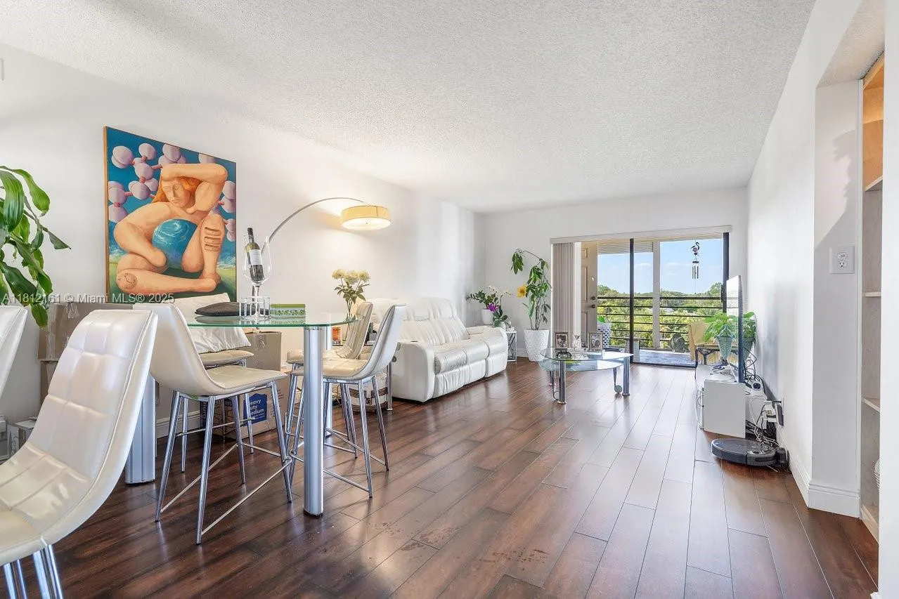 9235 SW 8th St, #502