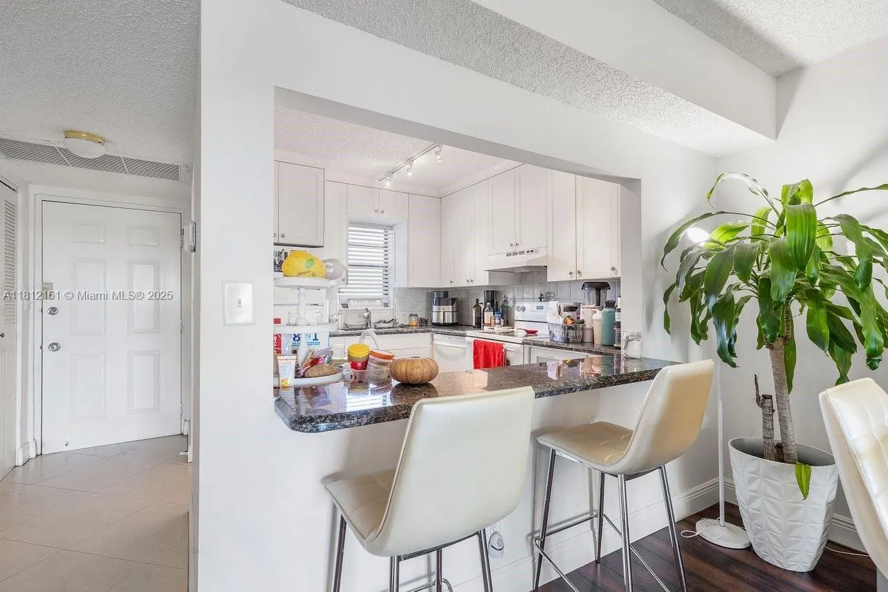 9235 SW 8th St, #502