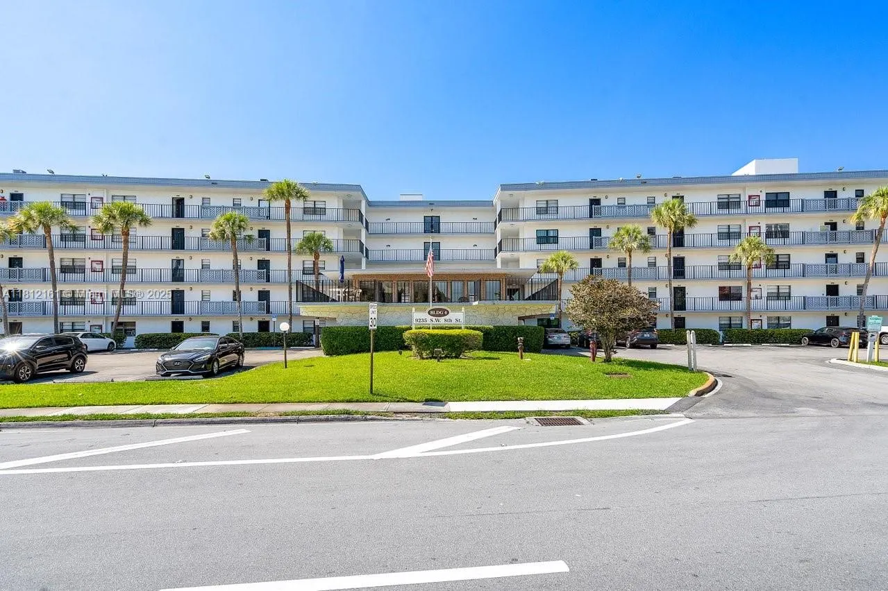 9235 SW 8th St, #502