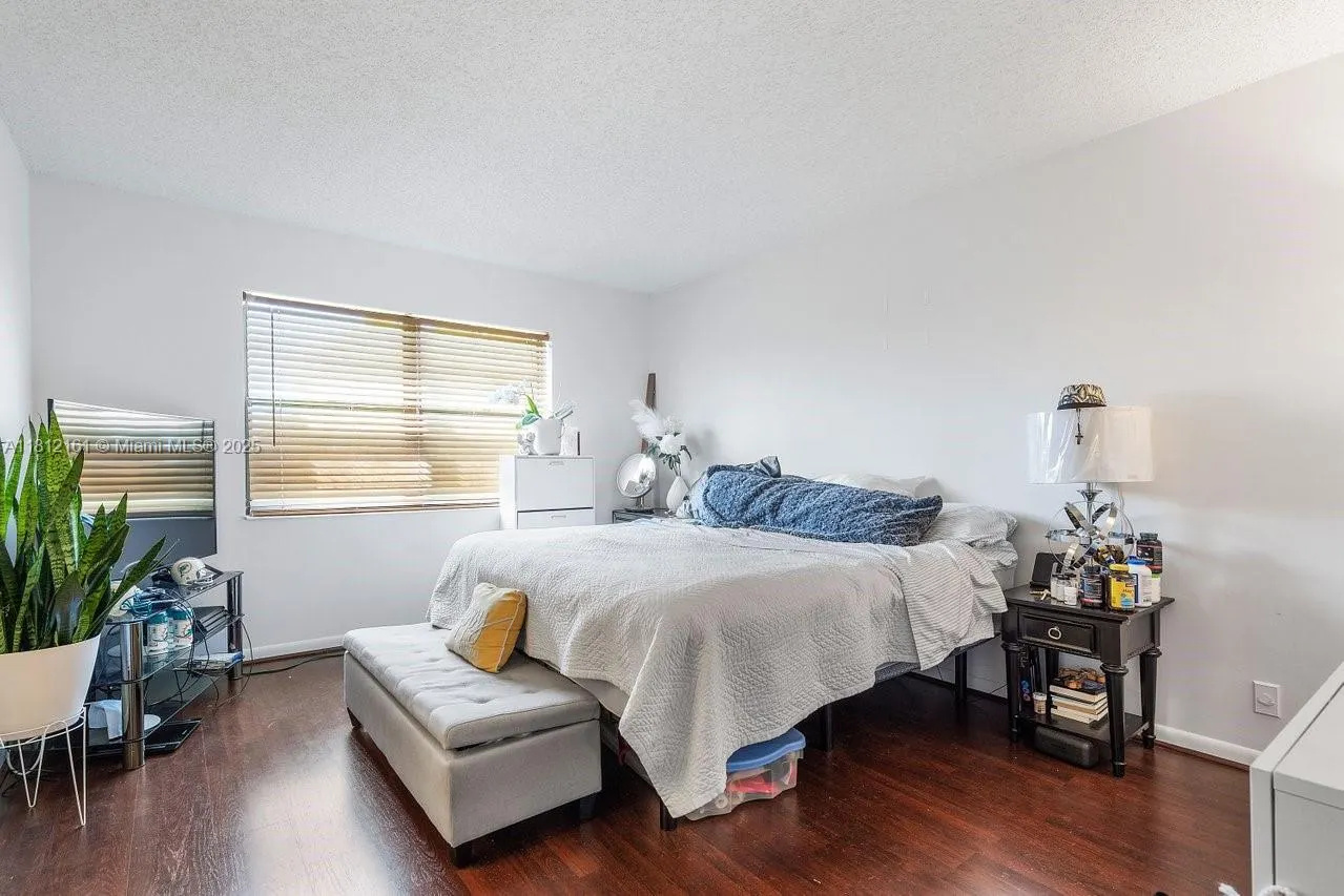 9235 SW 8th St, #502
