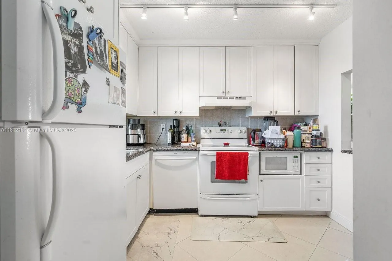 9235 SW 8th St, #502