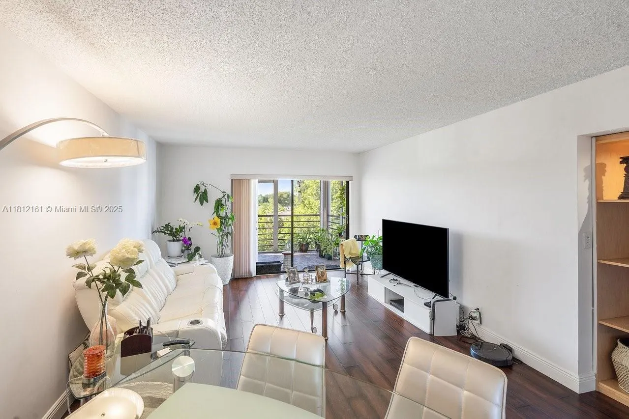 9235 SW 8th St, #502