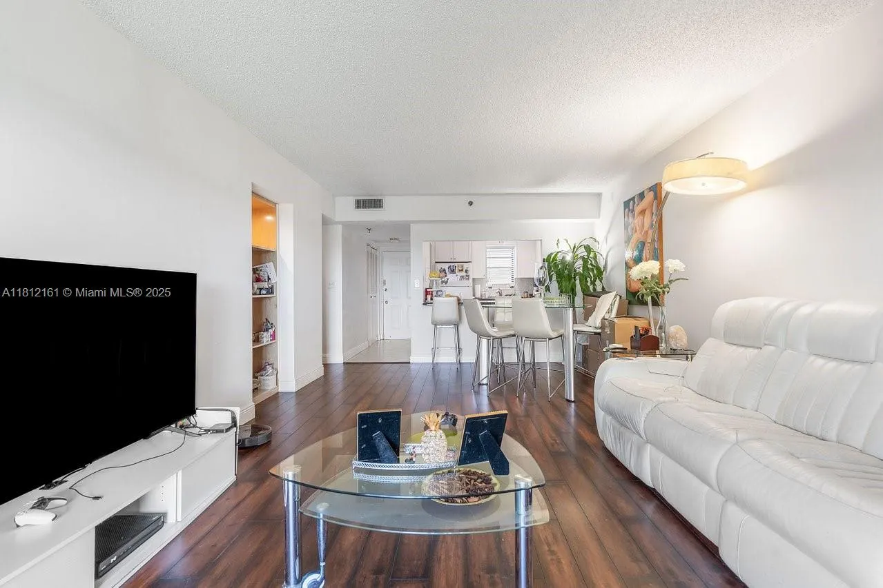9235 SW 8th St, #502