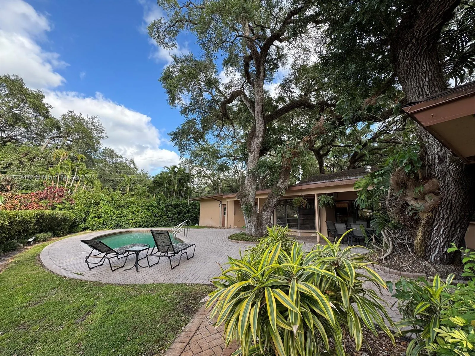 5790 SW 37th Ter
