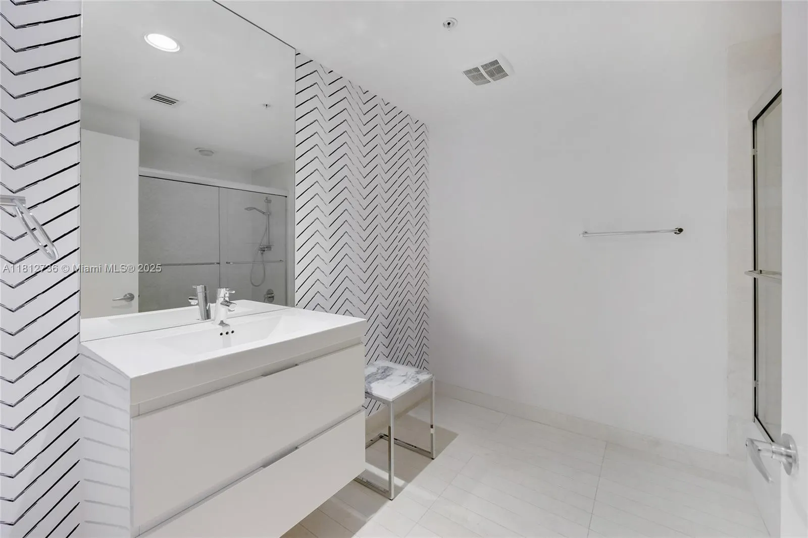 17301 Biscayne Blvd, #605