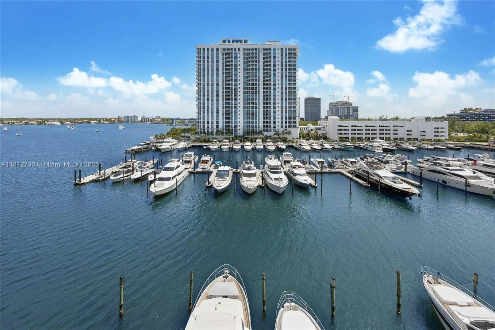 17301 Biscayne Blvd, #605