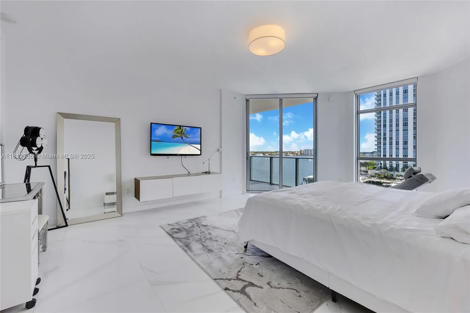 17301 Biscayne Blvd, #605