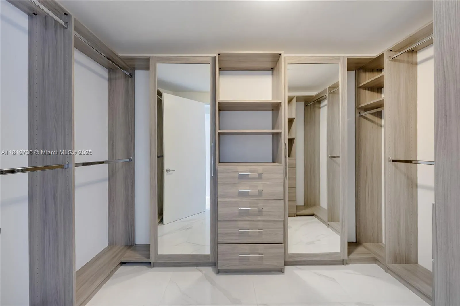 17301 Biscayne Blvd, #605
