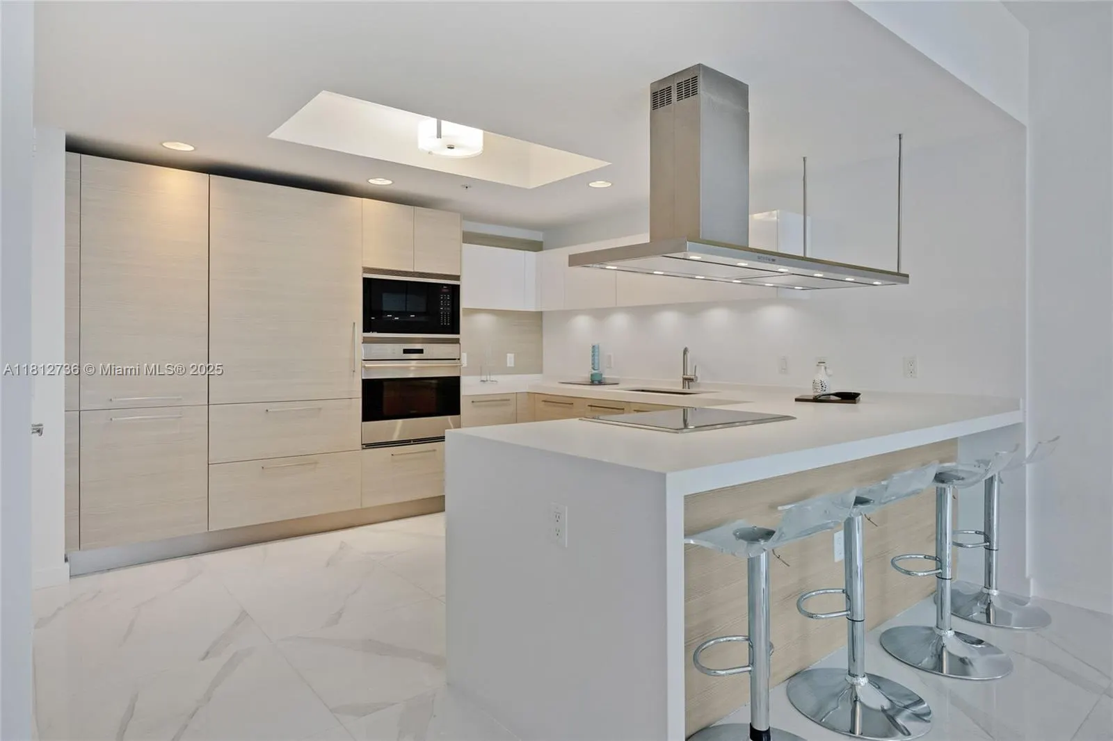 17301 Biscayne Blvd, #605