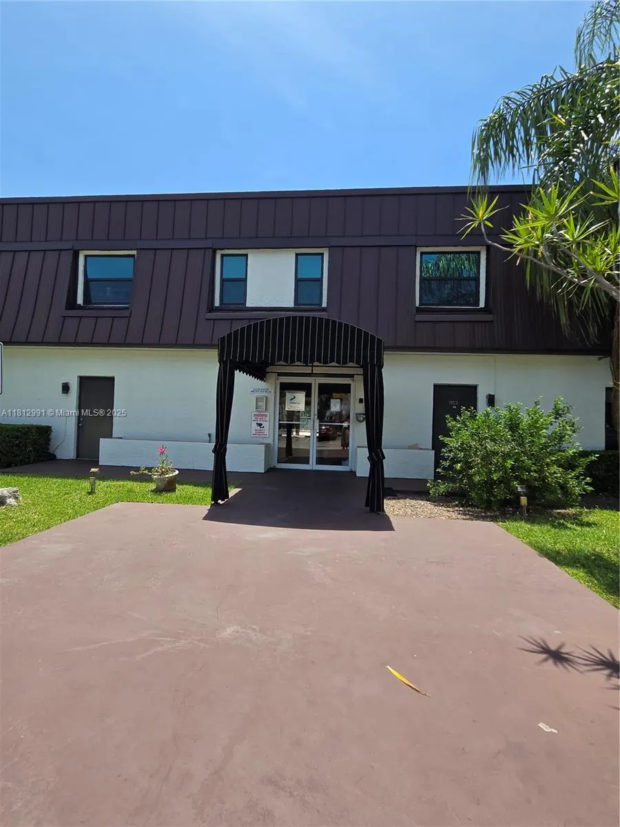 500 NE 2nd St, #207