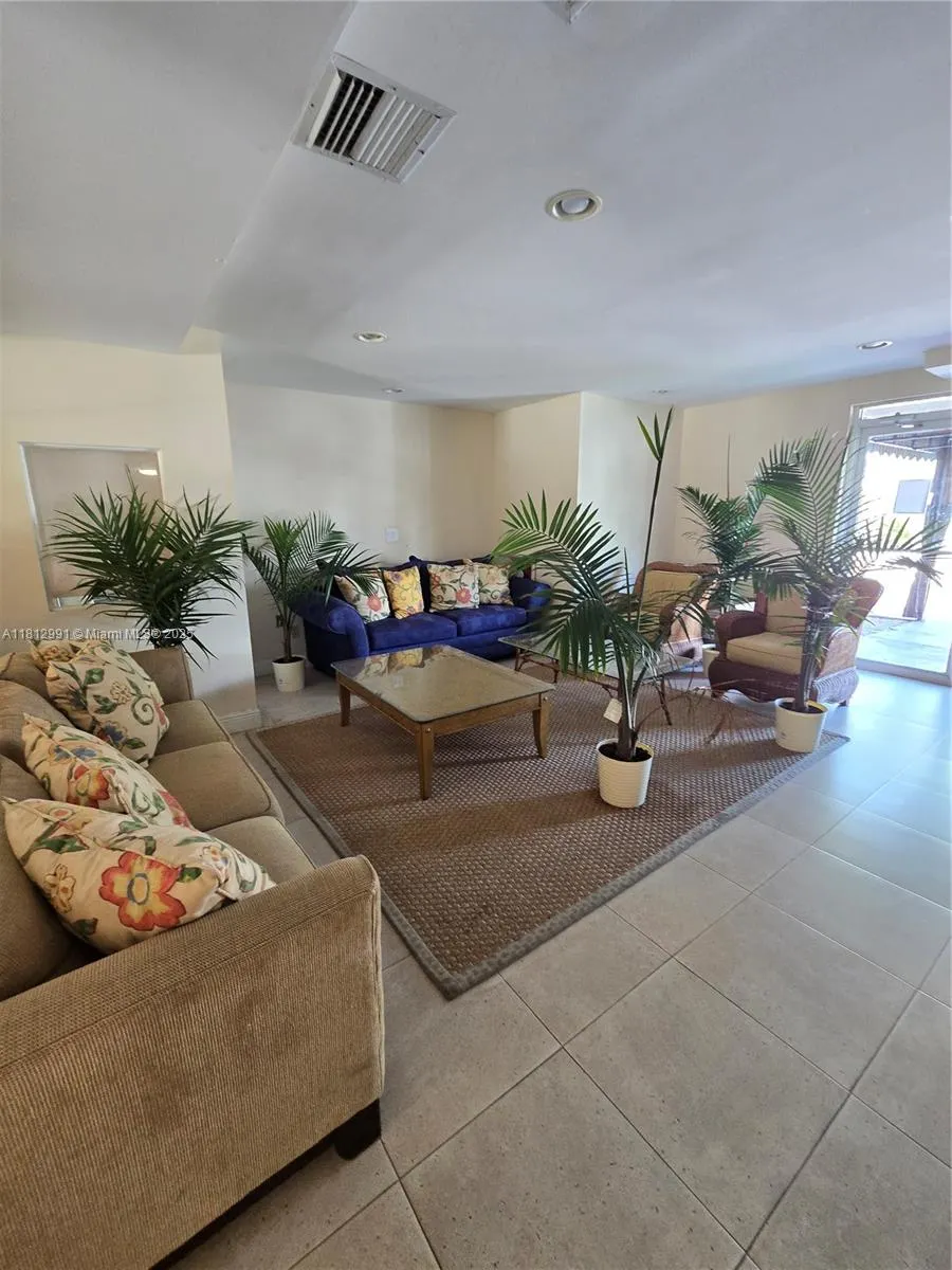 500 NE 2nd St, #207