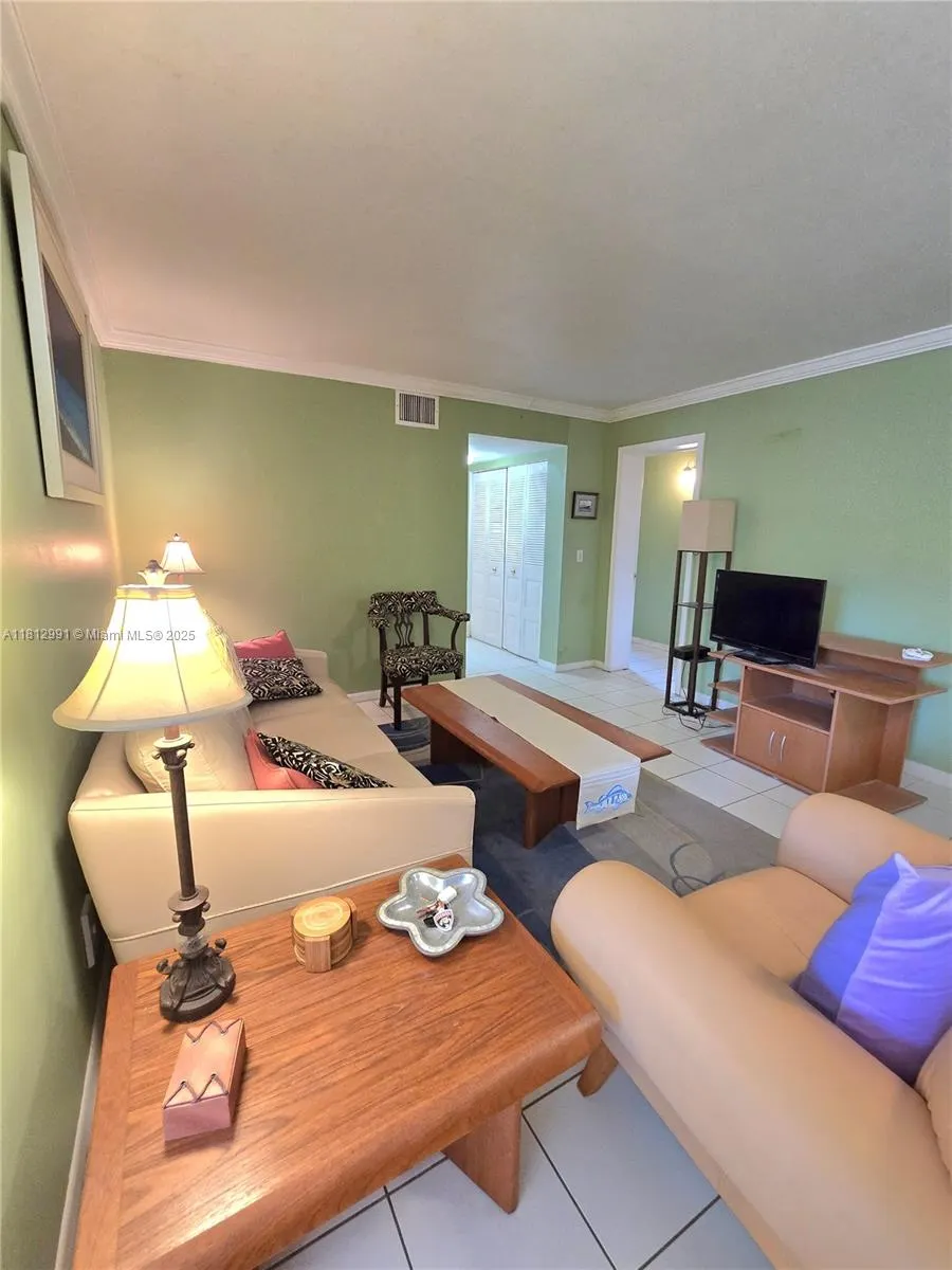 500 NE 2nd St, #207