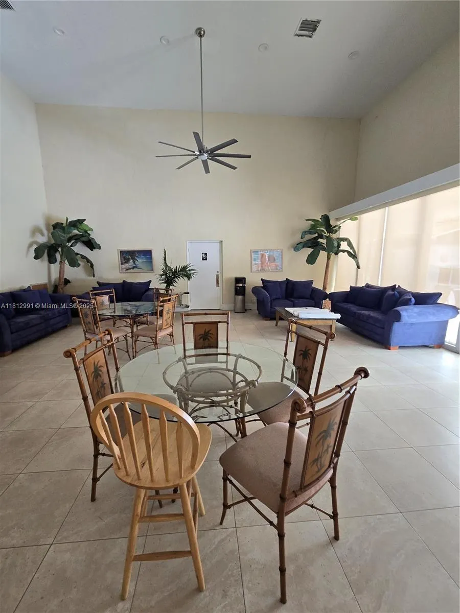 500 NE 2nd St, #207