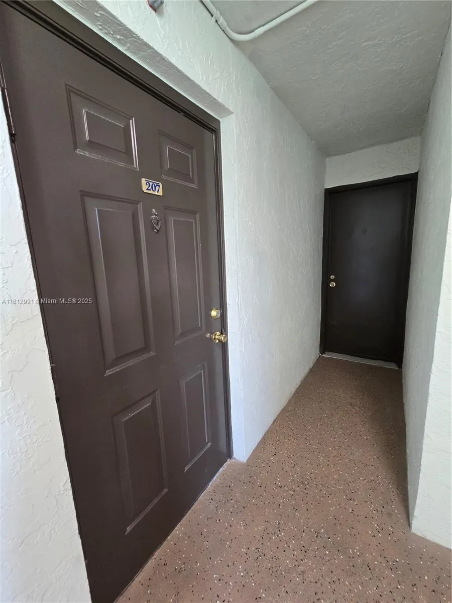 500 NE 2nd St, #207
