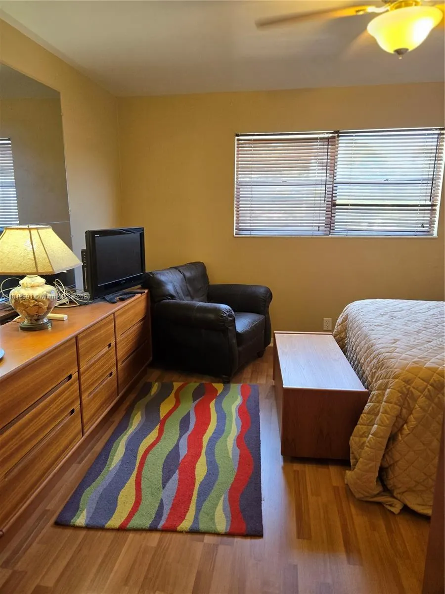 500 NE 2nd St, #207