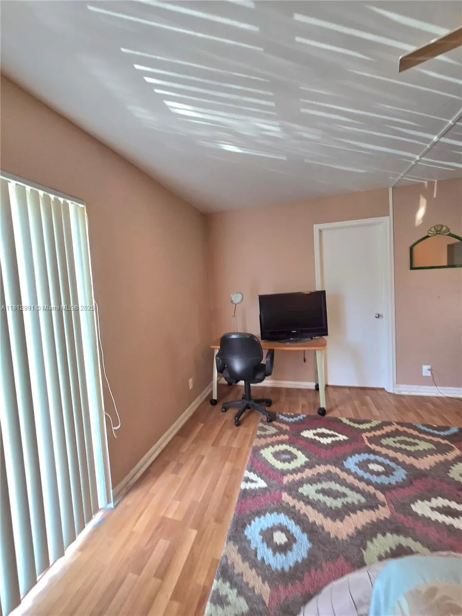 500 NE 2nd St, #207