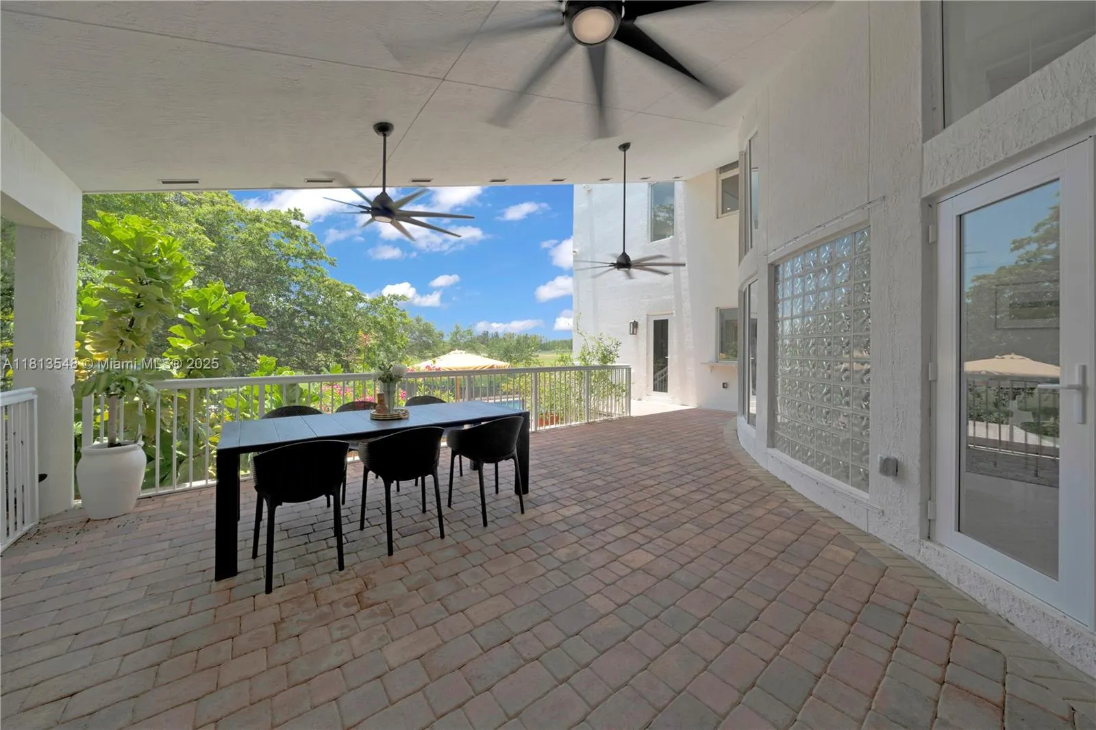 6320 Dolphin Dr