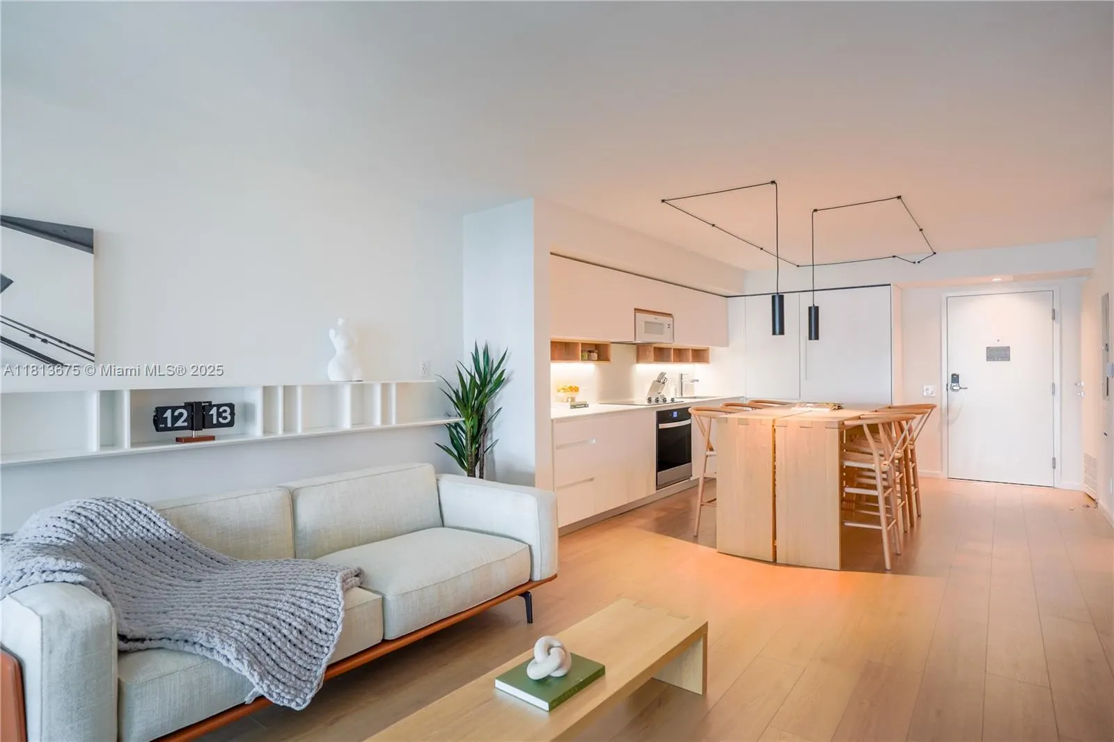10250 Collins Avenue, #211