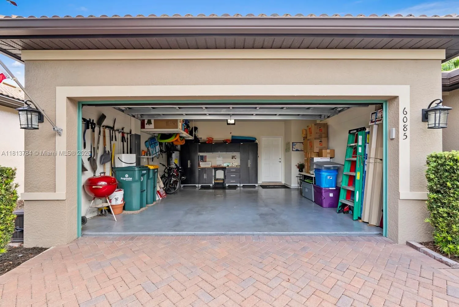 6085 Triumph Lane