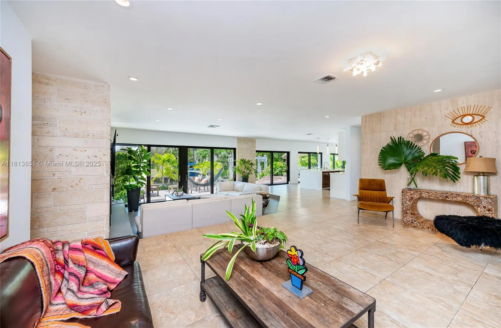 1240 Campamento Ave