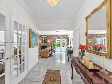 915 Country Club Prado
