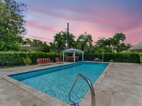 915 Country Club Prado