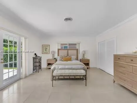 915 Country Club Prado