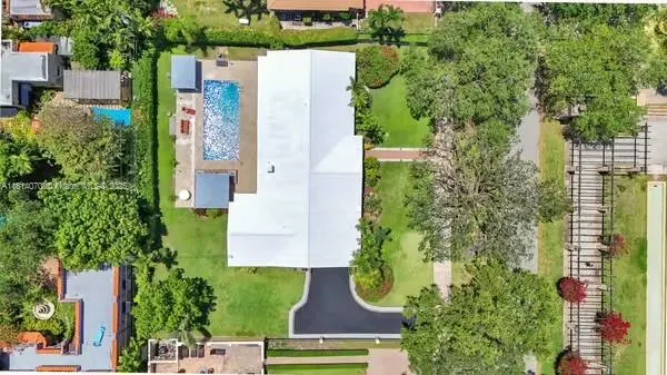 915 Country Club Prado