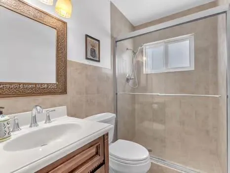 915 Country Club Prado