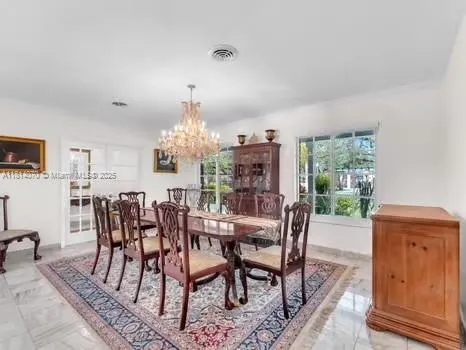 915 Country Club Prado