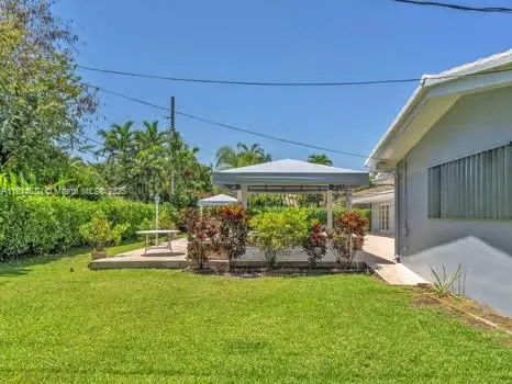 915 Country Club Prado