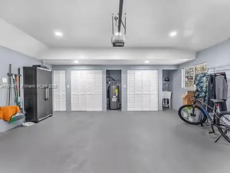 915 Country Club Prado