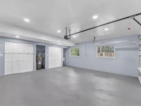 915 Country Club Prado