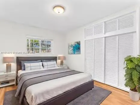 915 Country Club Prado