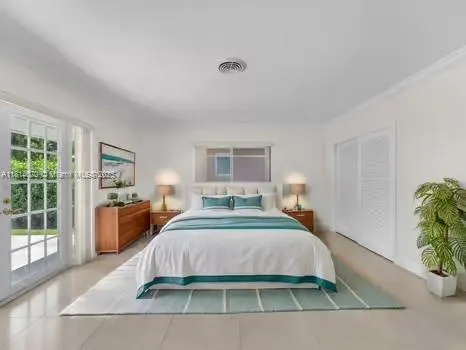 915 Country Club Prado