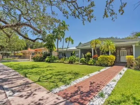915 Country Club Prado