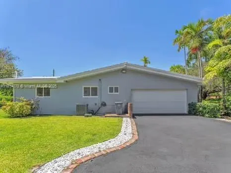 915 Country Club Prado