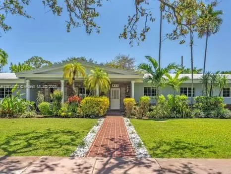915 Country Club Prado
