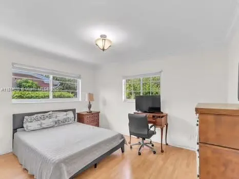 915 Country Club Prado