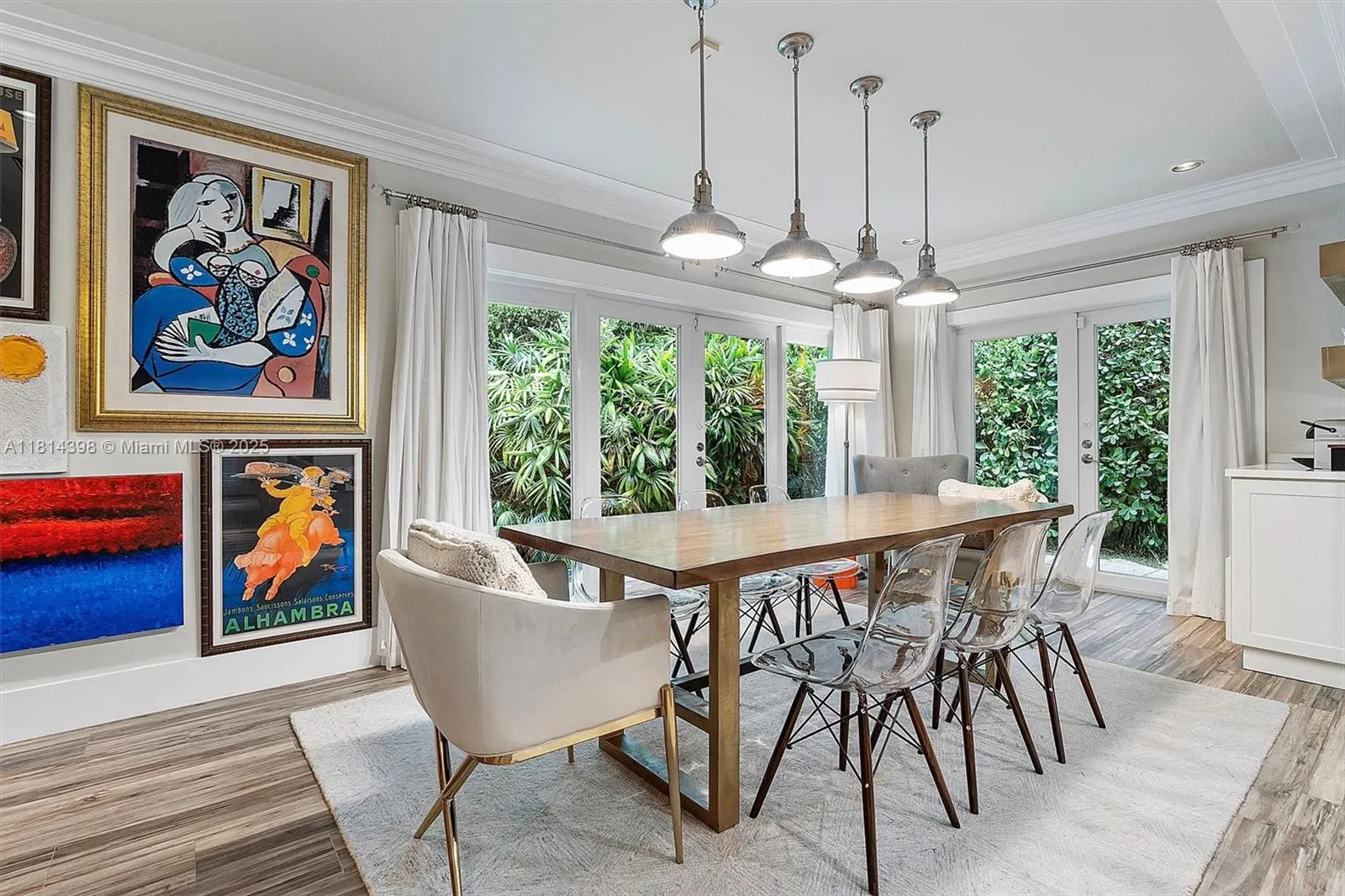 700 Vilabella Ave