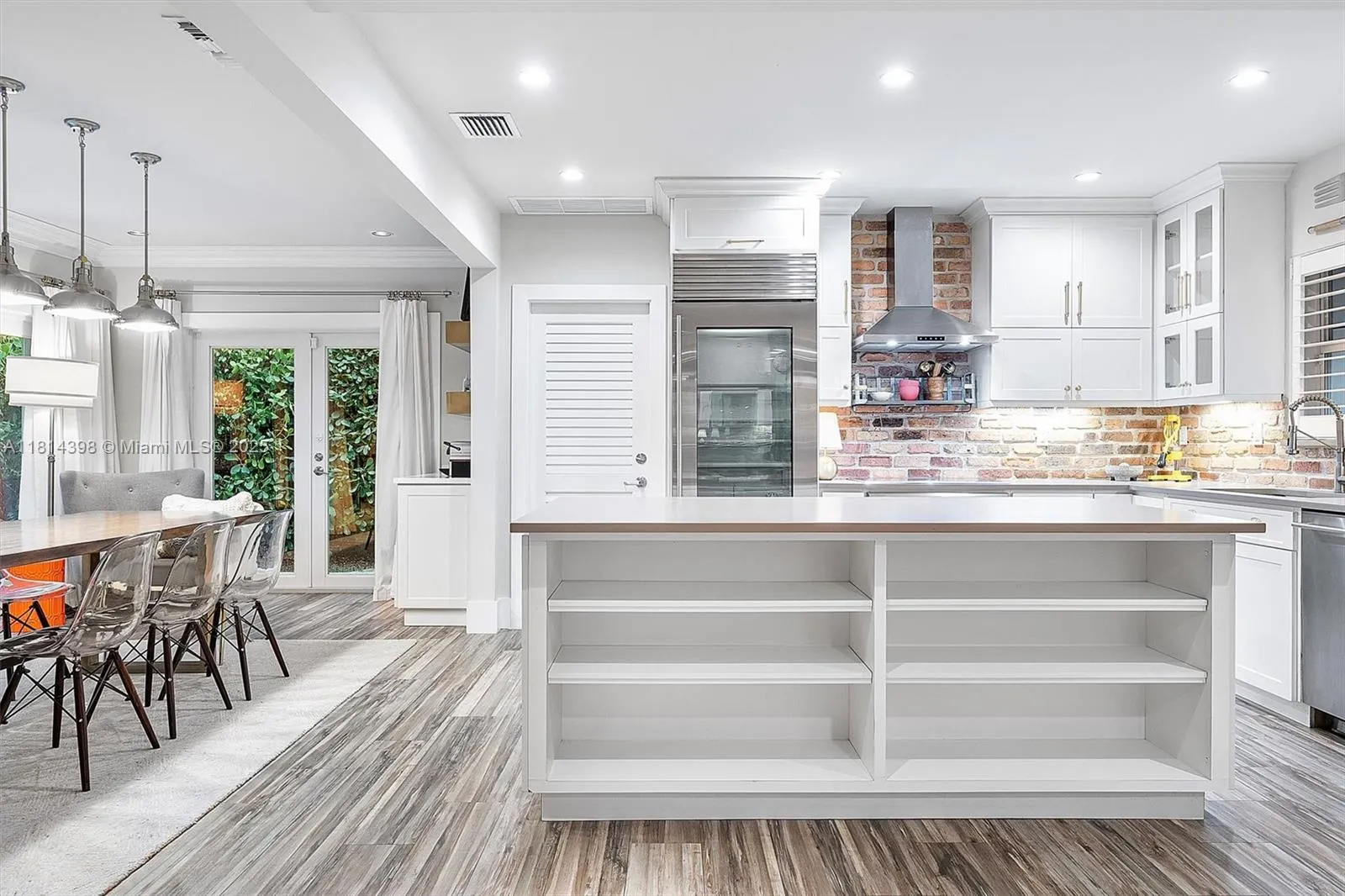 700 Vilabella Ave