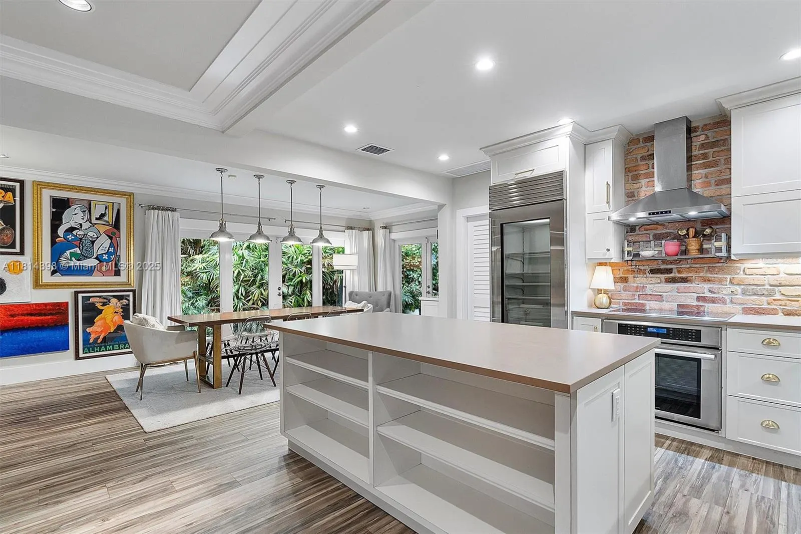 700 Vilabella Ave