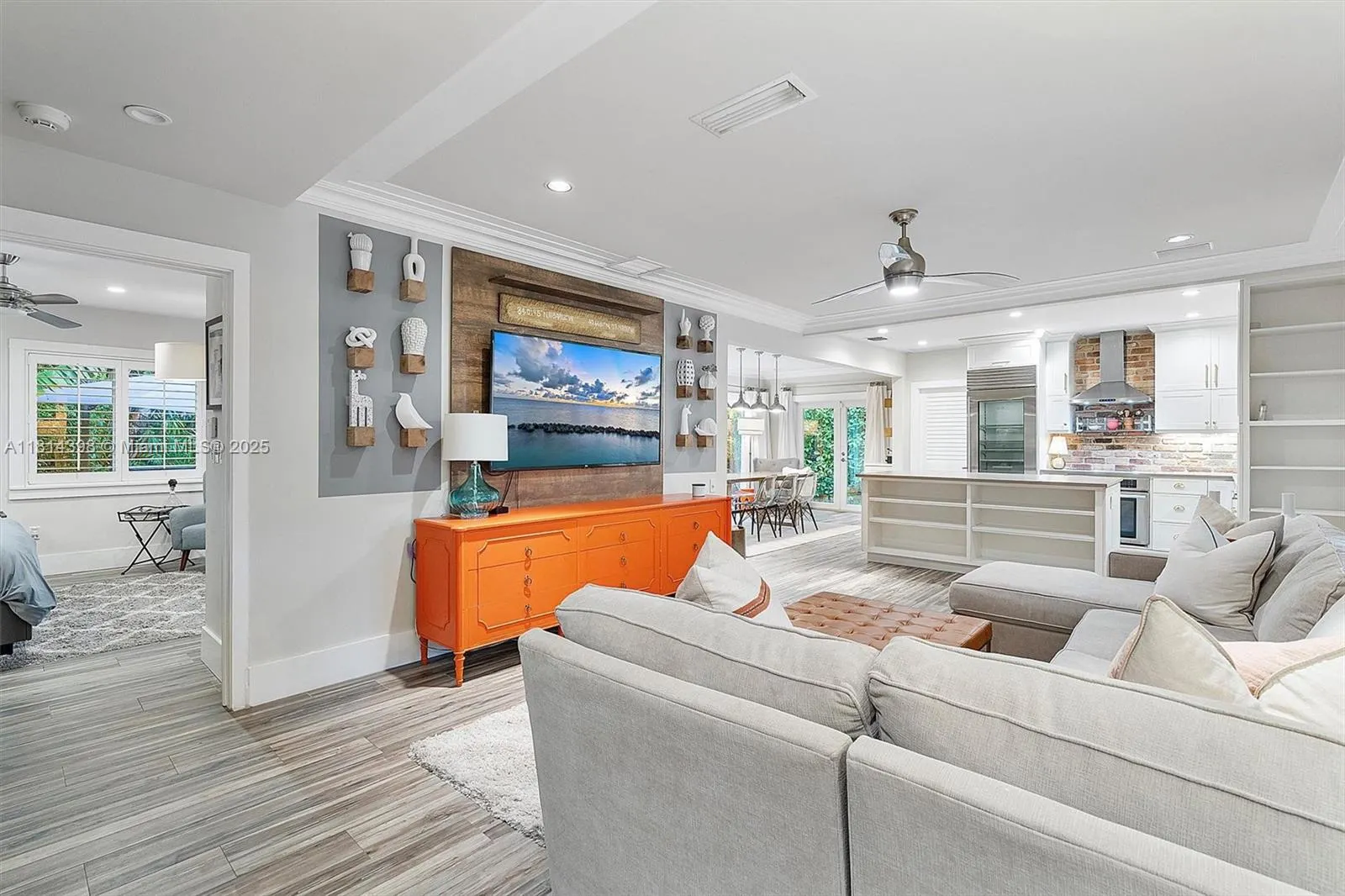 700 Vilabella Ave