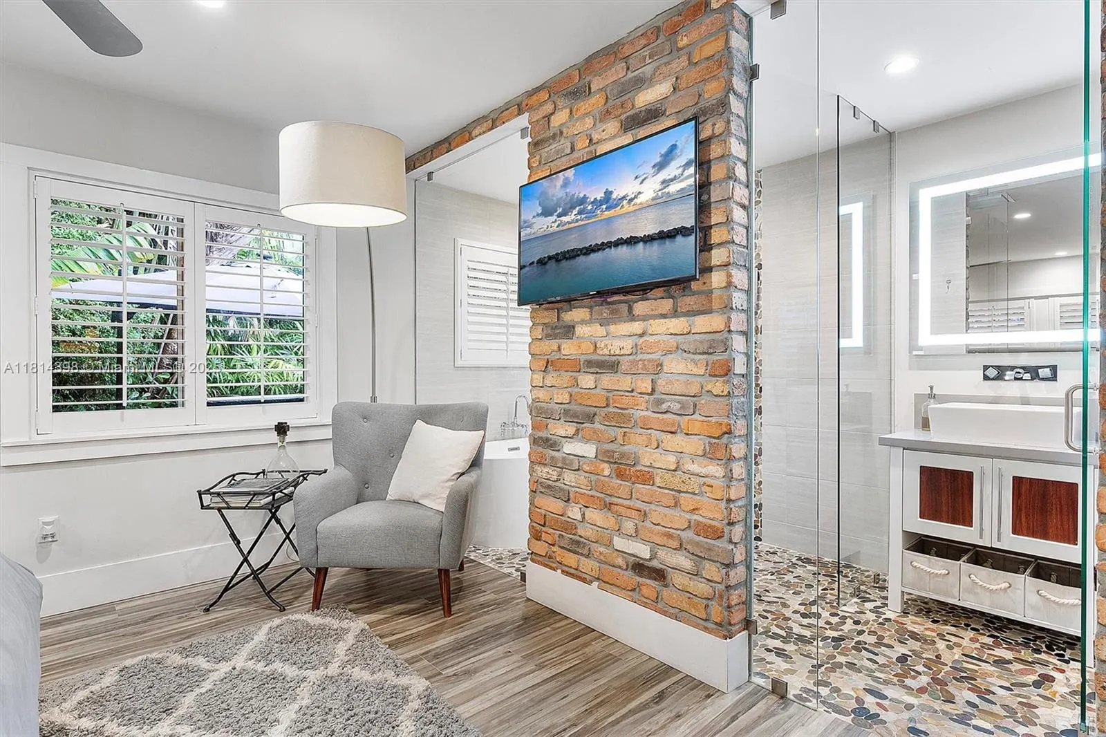700 Vilabella Ave