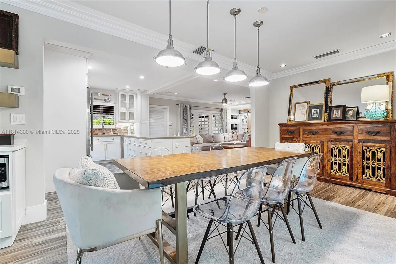 700 Vilabella Ave