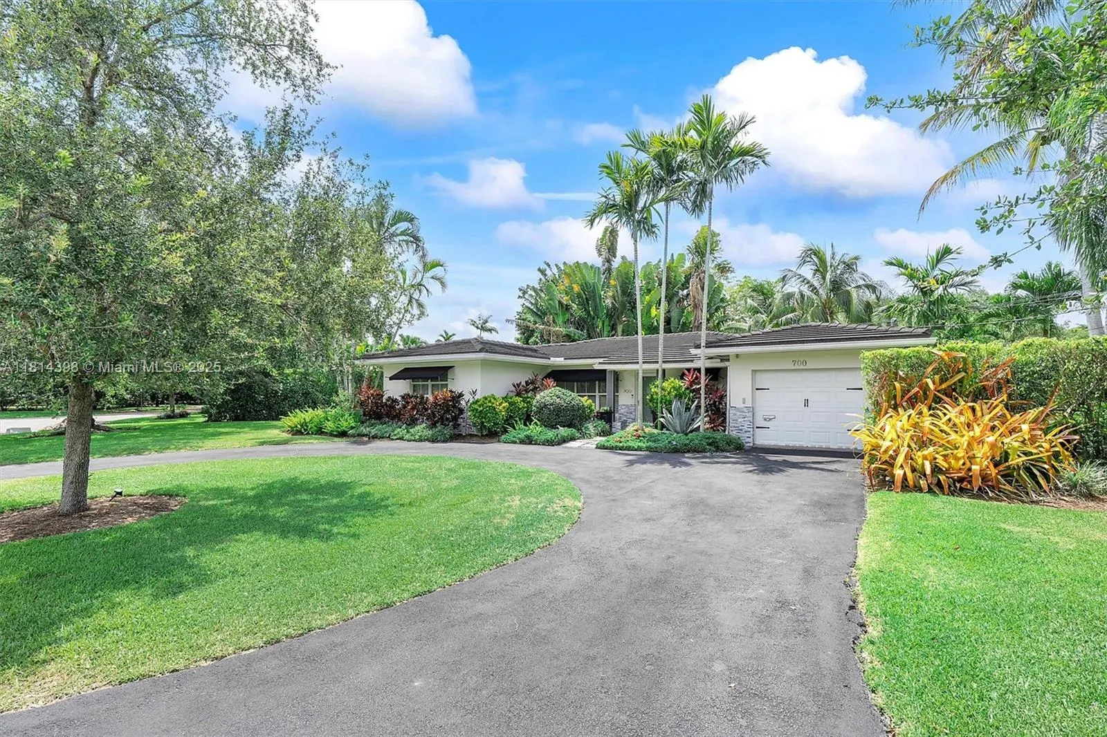 700 Vilabella Ave