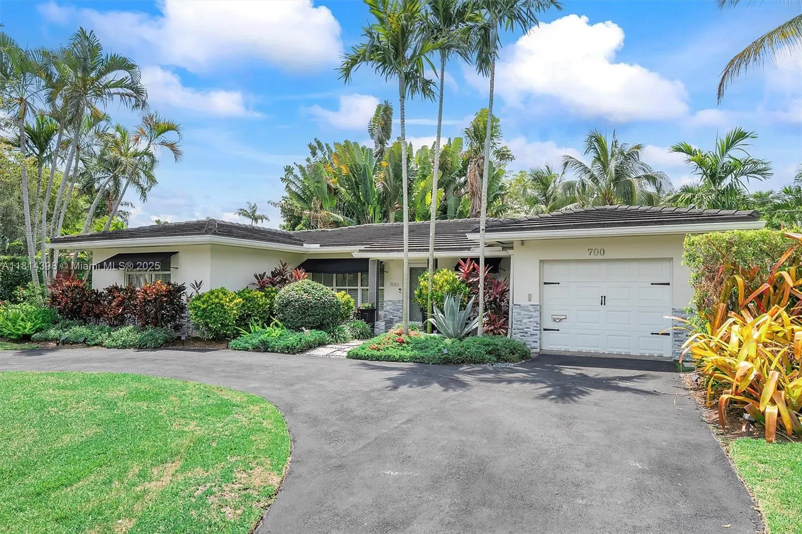 700 Vilabella Ave